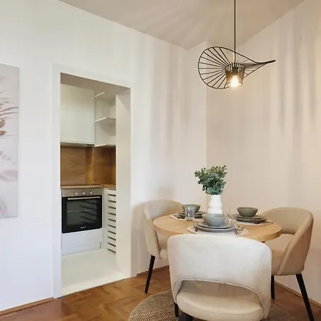 Modern Living - Center Elegance - Free Parking דירה *